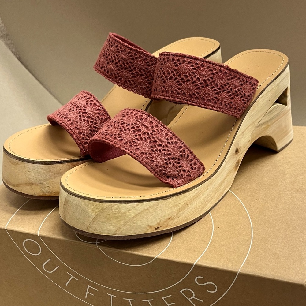 Anthropology/UO GEO Wood Clog